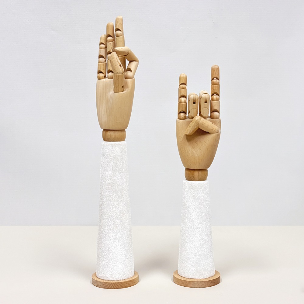 Maniquí de mano de terciopelo  - Body Jewelry Shop reseña y precio