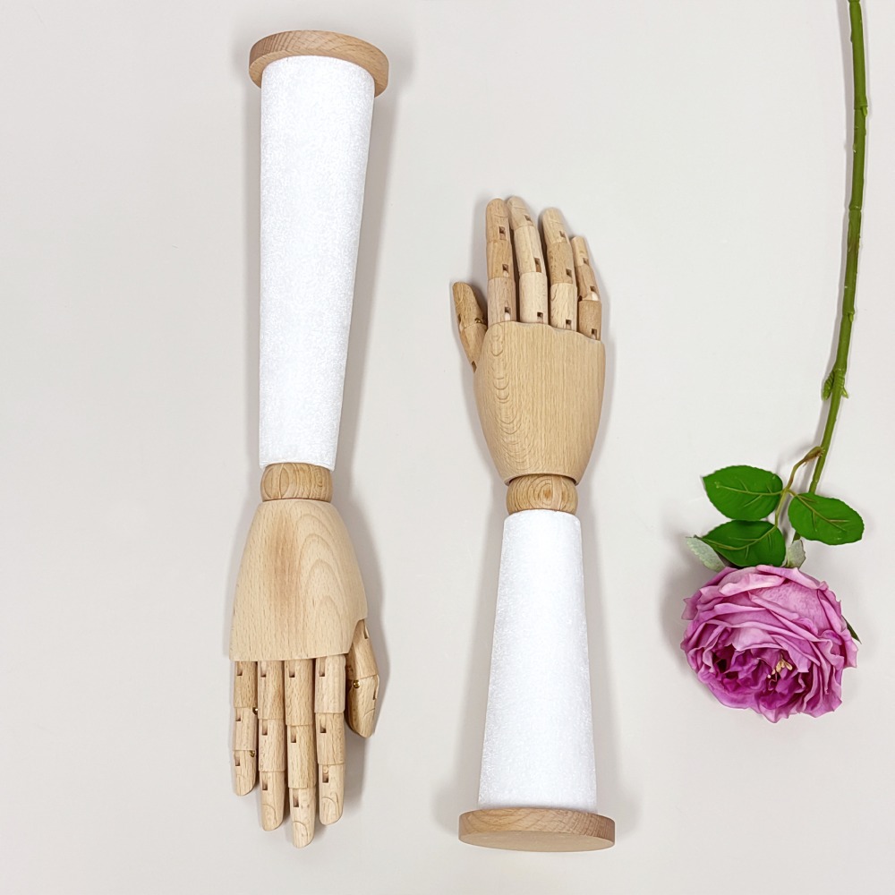 Maniquí de mano de terciopelo  - Body Jewelry Shop reseña y precio